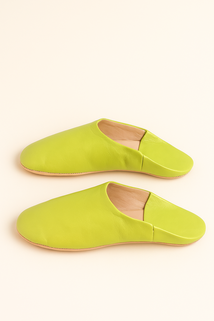 Moroccan slippers for everyday comfort | Handmade leather babouche | Unisex and naturally dyed.