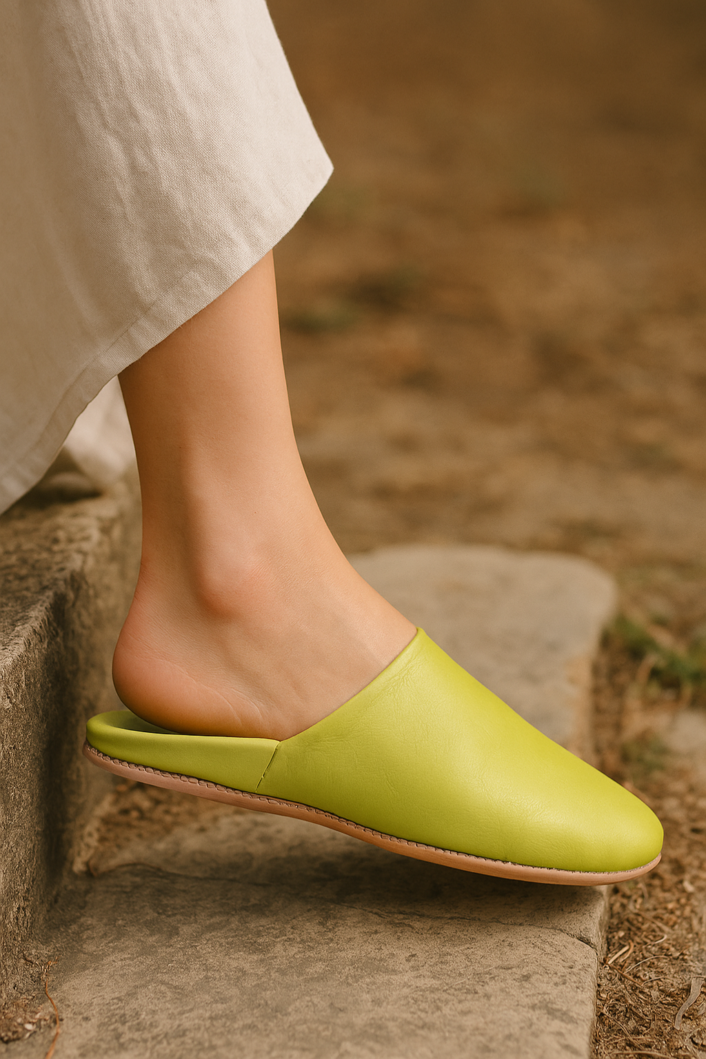 Moroccan slippers for everyday comfort | Handmade leather babouche | Unisex and naturally dyed.