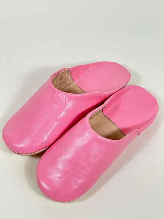 Moroccan Leather Babouche – Handmade Unisex Slippers in Pink