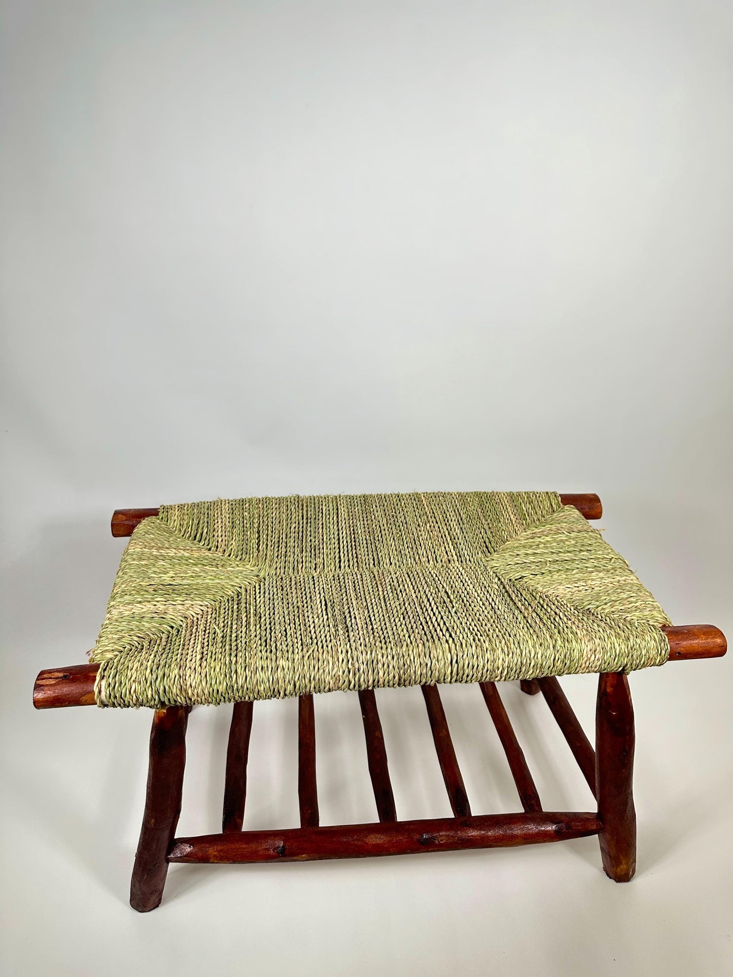 Banc marocain fait main - Sièges bohèmes rustiques avec feuilles de palmier tressées à la main, meubles décoratifs en fibres naturelles